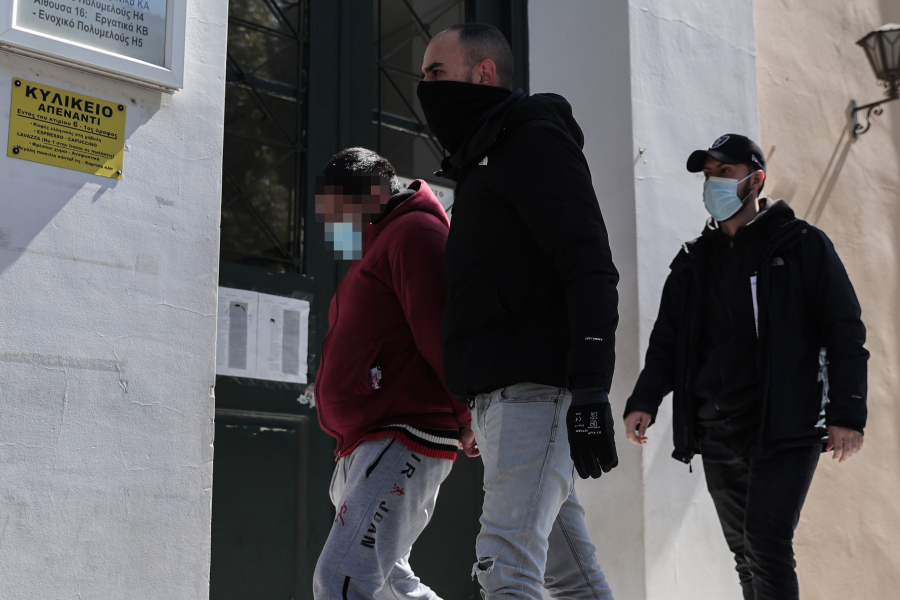 Συγκλονίζει η 18χρονη babysitter που έπεσε θύμα βιασμού, «μου είπε μην φωνάξεις, άμα φωνάξεις σε σκότωσα» (βίντεο)