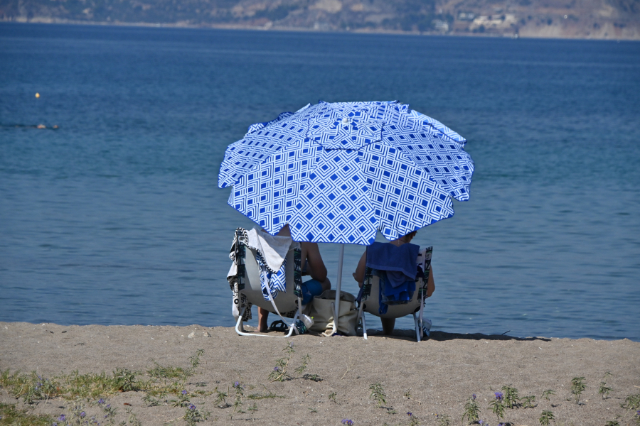 Νέο έκτακτο δελτίου καιρού: Κεραυνοί και χαλάζι στον βορρά, καύσωνας με 43άρια στα νότια