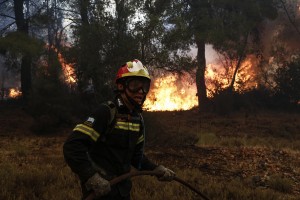 Αξιωματικοί πυροσβέστες: Με επικοινωνιακούς τρόπους δεν μπορούν να σβήσουν οι φωτιές