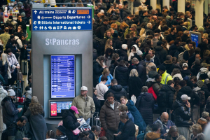 Eurostar: Ξεκινούν σταδιακά κάποια δρομολόγια αλλά με πολύωρες καθυστερήσεις (Βίντεο)