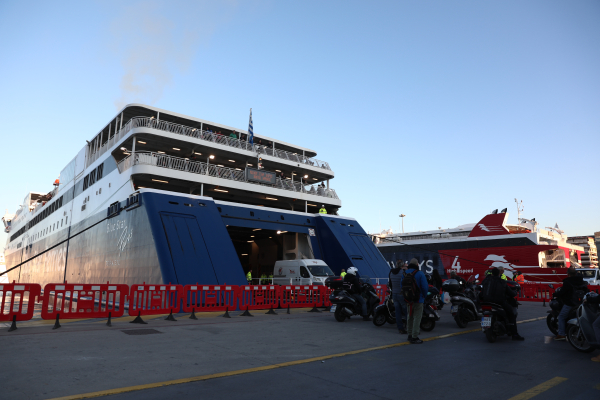 Κορυφώνεται σήμερα, Μεγάλη Πέμπτη, η έξοδος των εκδρομέων ενόψει Πάσχα - Γεμάτα φεύγουν τα πλοία