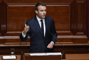 Σε «καραντίνα» τα υπουργεία στη Γαλλία για να κλείσει ο προϋπολογισμός του 2017