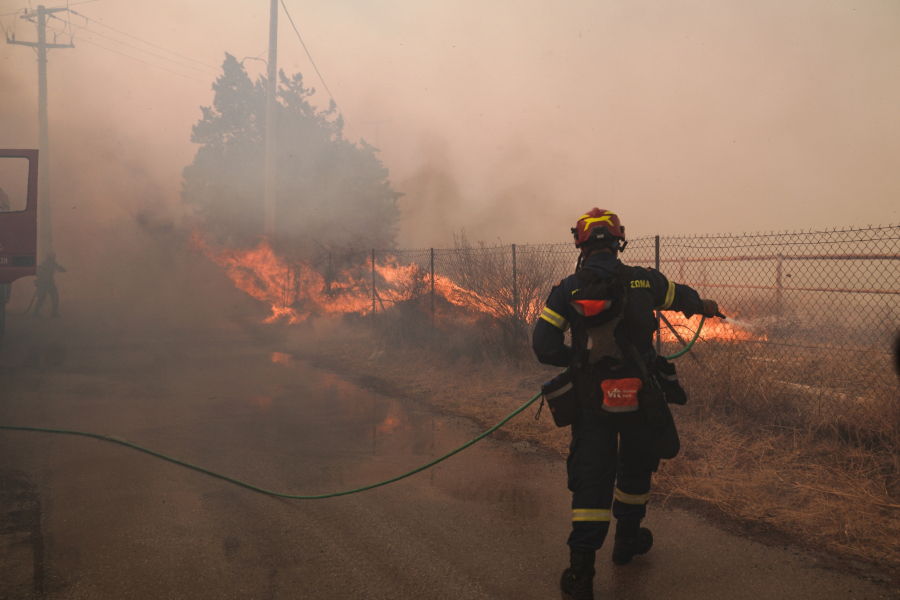 Φωτιές: Έκτακτα μέτρα σε 5 περιφέρειες - Διπλάσιες περιπολίες, επί ποδός οι Ένοπλες Δυνάμεις