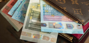 800 ευρώ: Πράσινο φως για πληρωμή σε 686.201 δικαιούχους