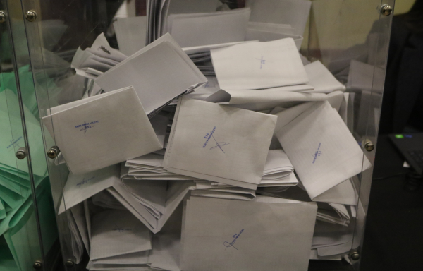 ΠΑΣΟΚ: «Πονοκέφαλος» στα επιτελεία για τη σταυροδοσία