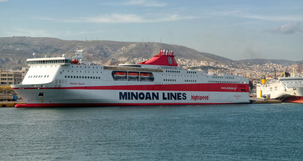 Μήλος: Ταλαιπωρία για 1641 επιβάτες στα πλοία «Φαιστός Παλάς» και «Κνωσός Παλάς»