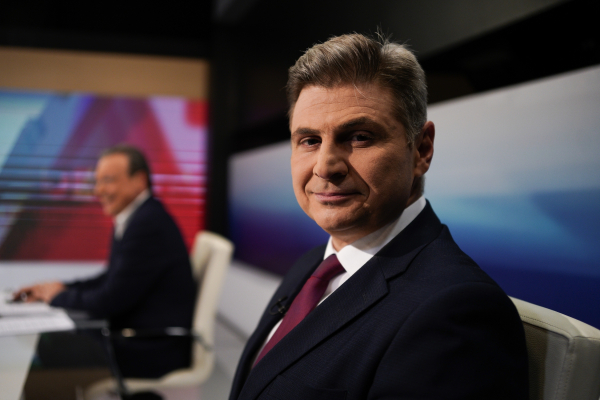 Φαραντούρης: «Φοβικός» ο Φάμελλος, «μέρος του προβλήματος» ο Πολάκης