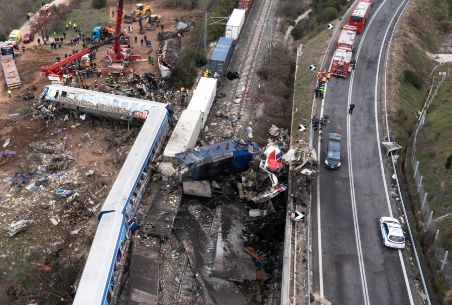 Τέμπη: Πίσω από τη δεύτερη μηχανή του τρένου το «μυστικό» της έκρηξης