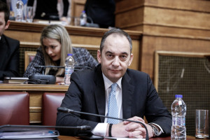 Πλακιωτάκης: Πλωτά ασθενοφόρα για τα νησιά το καλοκαίρι