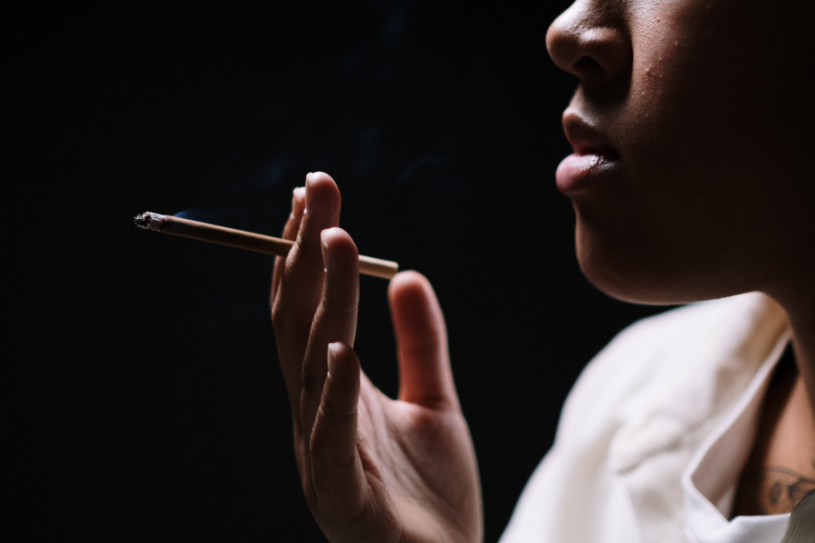 Η έγκαιρη διακοπή καπνίσματος συνδέεται με μεγαλύτερα ποσοστά επιβίωσης για άτομα με καρκίνο