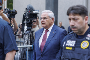 Πρόταση «βόμβα» για τον Μπομπ Μενέντεζ: Δεκαπέντε χρόνια φυλακή για διαφθορά ζήτησαν οι εισαγγελείς