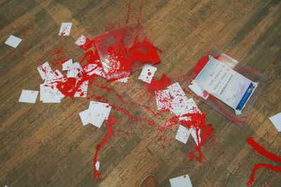 Εκλογές ΝΔ: Ο ΣΥΡΙΖΑ καταδικάζει την επίθεση σε εκλογικό κέντρο