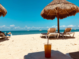 Σαρωτικοί έλεγχοι ΑΑΔΕ στα νησιά: Beach club στην Πάρο δεν είχε κόψει 174 αποδείξεις