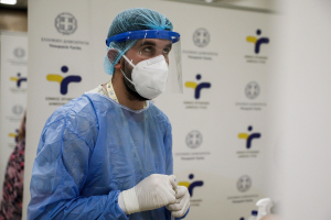 Pfizer και AstraZeneca: Τρεις ως πέντε φορές μικρότερη η αποτελεσματικότητα στη μετάλλαξη Δέλτα
