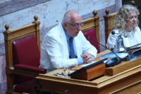 Βουλή: Συνεχίζεται η κόντρα για την ψηφοφορία - «Κανένα κοινοβουλευτικό πραξικόπημα», λέει ο Κακλαμάνης