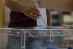Δημοσκοπήσεις: Μάχη στήθος με στήθος για τα δύο πρώτα κόμματα στις εκλογές
