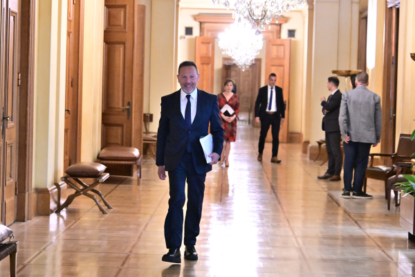 Στουρνάρας: Το ευρώ πρέπει να γίνει παγκόσμιο αποθεματικό νόμισμα