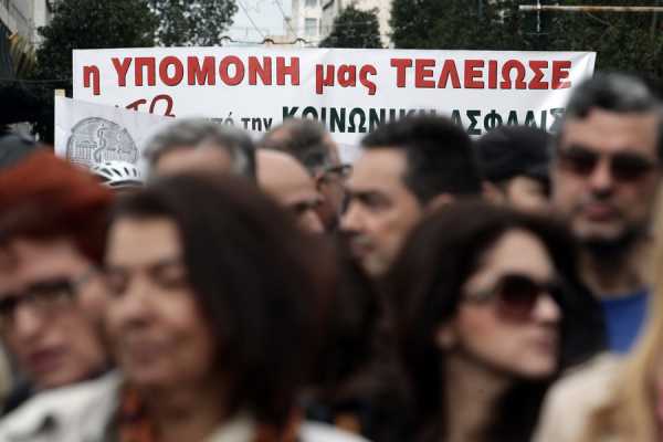 Τα μπλοκάκια πιέζουν την κυβέρνηση για αλλαγές στο Ασφαλιστικό