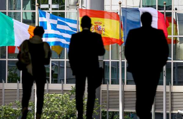 WSJ: Μέσα Απριλίου χρήματα στην Ελλάδα απο τους δανειστές