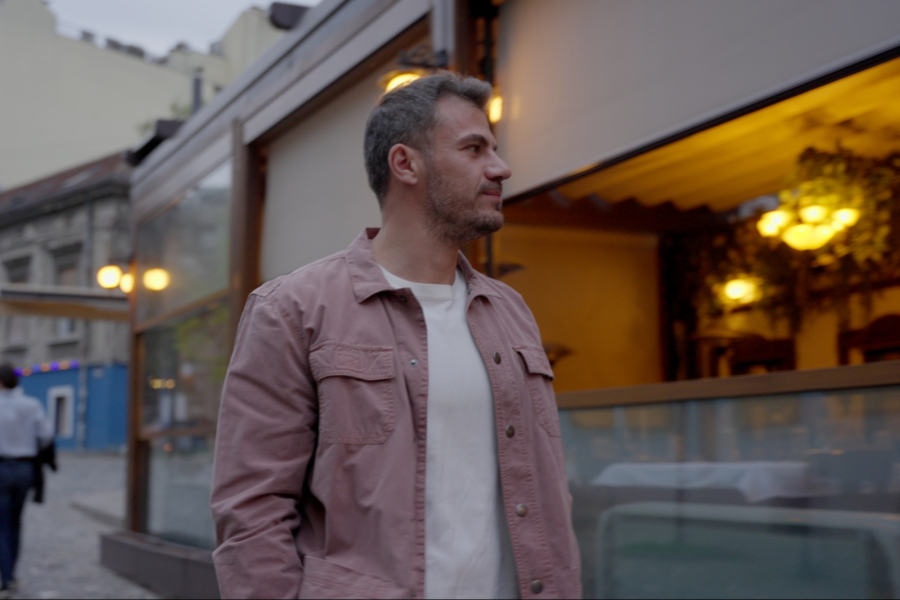 «Akis’ Food Tour»: Το ταξίδι του Άκη Πετρετζίκη στο Βελιγράδι (Βίντεο)