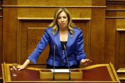 Γεννηματά: Οι κόκκινες γραμμές του Τσίπρα έγιναν κόκκινα χαλιά για τους αετονύχηδες