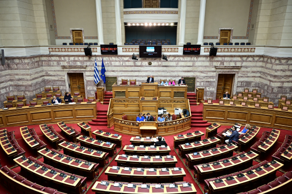 Πρόστιμα σε έξι κόμματα για παρατυπίες στα οικονομικά