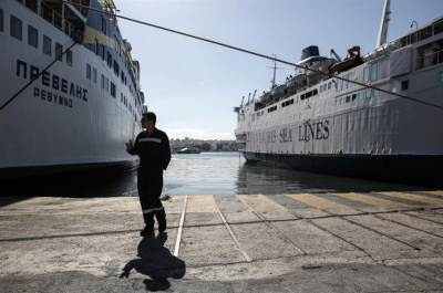 Σκληρή ανακοίνωση της ΠΕΝΕΝ για το φλεγόμενο πλοίο: «Το έγκλημα επαναλαμβάνεται»