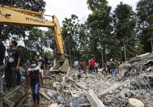 Σεισμός 6,4 ρίχτερ στην Ινδονησία - Τουλάχιστον 25 νεκροί