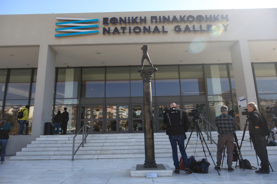 Βουλευτής της Νίκης τα έσπασε στην Εθνική Πινακοθήκη - Θεώρησε βλάσφημα τα εκθέματα
