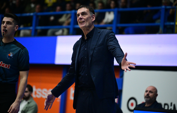 Μπαρτζώκας για φραστικό επεισόδιο με οπαδό: Με έβρισε χυδαία μεγάλος κύριος με παιδάκια δίπλα, προκαλεί αηδία