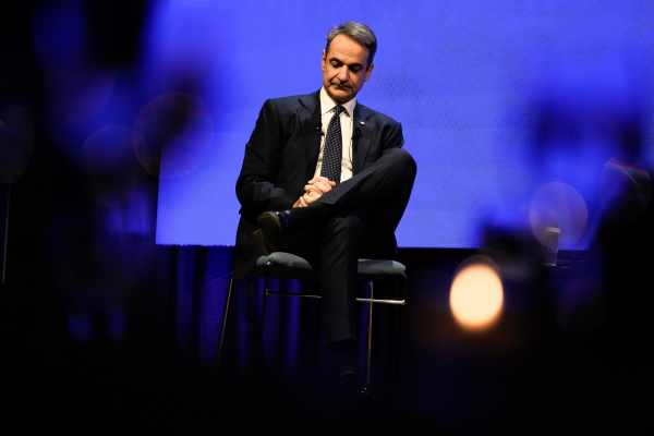 Ο Μητσοτάκης εν μέσω Τεμπών και… Τραμπ