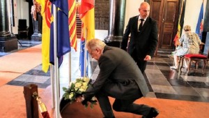 Ο Αβραμόπουλος τίμησε τα θύματα της επίθεσης στη Λιέγη