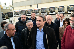 Κύριε πρωθυπουργέ, πηγαίνετε και σε καμία στάση λεωφορείων το μεσημέρι!