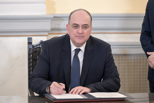 Νέα βόμβα για το πτυχίο Λαζαρίδη: Ούτε βεβαίωση παρακολούθησης δεν μπορούσε να δώσει το δήθεν Κολέγιο