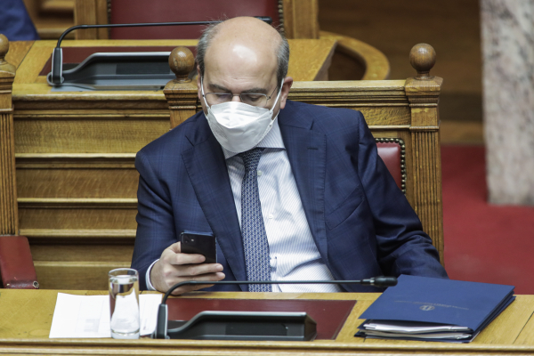 Βουλή: Με 158 γαλάζια «ναι» ψηφίστηκε το νομοσχέδιο Χατζηδάκη «Δουλειές Ξανά»