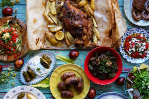 Πώς να προστατεύσετε τον οργανισμό (και το στομάχι σας) μετά το πασχαλινό τραπέζι