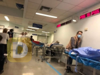 Κορονοϊός: Μαύρο ρεκόρ εισαγωγών στην εφημερία του Αττικού, πάνω από 120 ράντζα στους διαδρόμους (βίντεο)