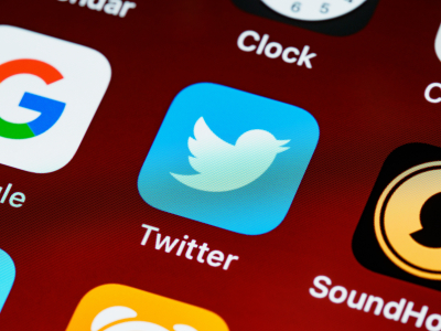 Ξεκίνησε ο πόλεμος Twitter - Έλον Μασκ για την εξαγορά της εταιρείας