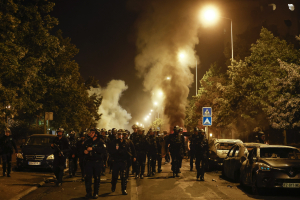 «Πρόσθετα μέτρα» στη Γαλλία φέρνει ο Μακρόν: Κατηγορεί τους διαδηλωτές για εργαλειοποίηση