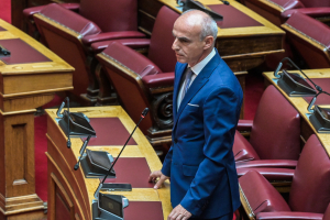 Γ. Γαβρήλος: «Το καθεστώς Μητσοτάκη έχει κάνει τους Έλληνες εργαζόμενους να δουλεύουν περισσότερο με μισθούς πείνας»
