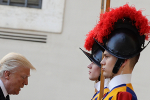 Την Παρασκευή στη Ρώμη ο Ντόναλντ Τραμπ για την κηδεία του Πάπα Φραγκίσκου (Βίντεο)