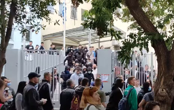 Εισαγγελική παρέμβαση για τα βίαια επεισόδια στο ΕΠΑΛ ζήτησε η Κεραμέως, 2 τραυματίες και 3 συλλήψεις ο απολογισμός