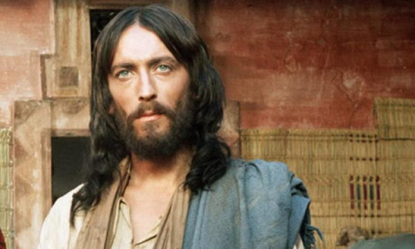 Αυτοί είναι οι ηθοποιοί που υποδύθηκαν τον Ιησού Χριστό στην τηλεόραση και τον κινηματογράφο (pics)