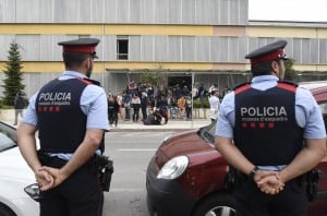 Η καταλανική αστυνομία απέκλεισε την πρόσβαση στο πάρκο μπροστά από το Κοινοβούλιο