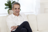 Κυριάκος Μητσοτάκης: Δεν είναι «μαγκιά» να πυροβολείς, ούτε καν στον αέρα σε ένα γλέντι