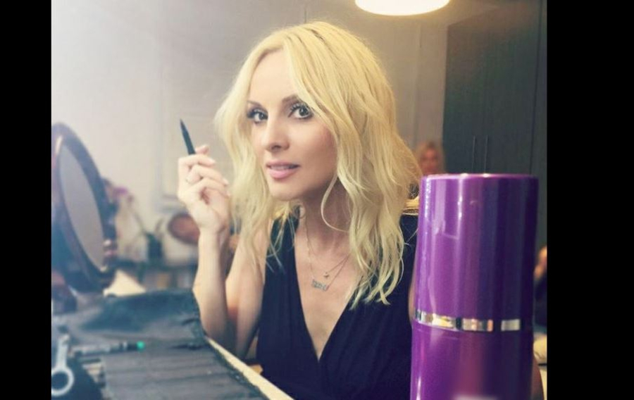 Η Πέγκυ Ζήνα ακυρώνει συναυλία με «καρφιά» (εικόνα)