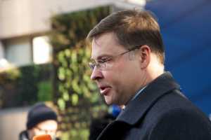 Ντομπρόβσκις: Κλείστε την αξιολόγηση, δεν είναι στιγμή να επιστρέψουμε στην αστάθεια