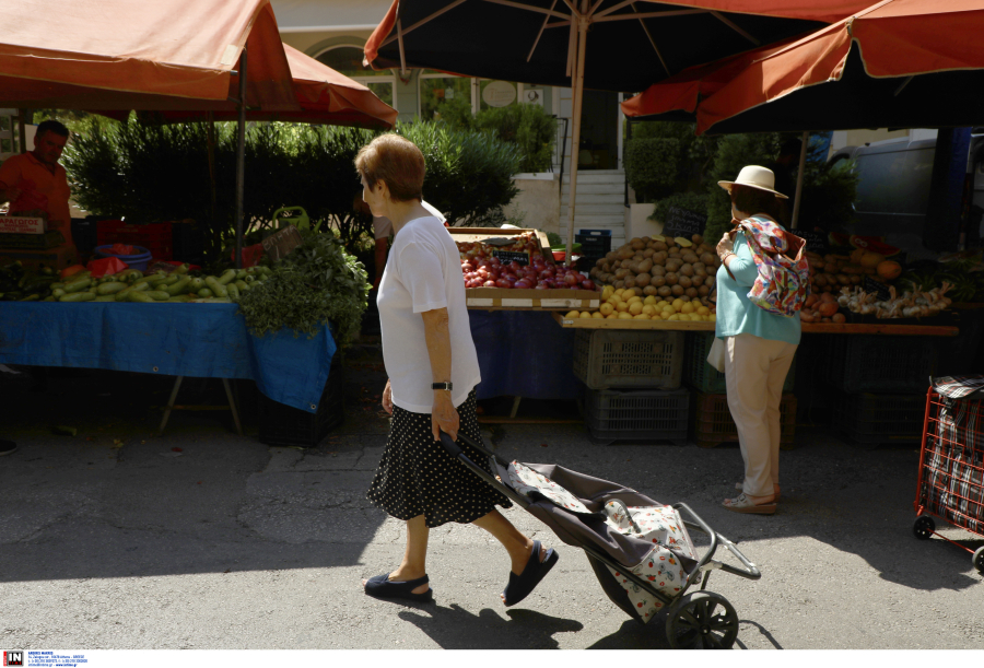 Ακρίβεια: Ψώνια με το… κομμάτι στις λαϊκές αγορές - Δυσκολεύονται και οι φοιτητές