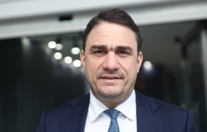 Τσουκαλάς αδειάζει Σκανδαλίδη για τη μονιμότητα δημοσίων υπαλλήλων