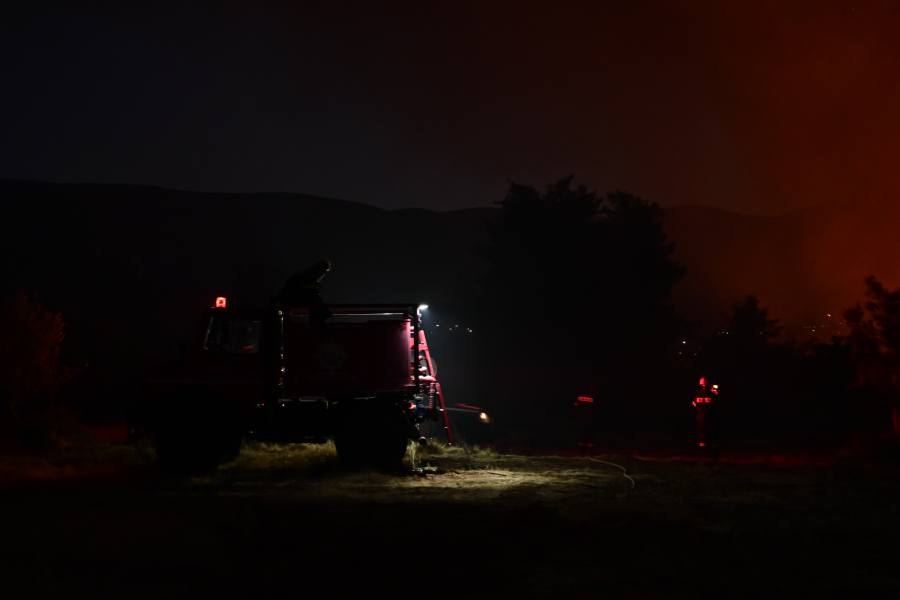 Φωτιά σε Φιλιάτες Θεσπρωτίας και Καλαμπάκα: Μάχη των πυροσβεστών υπό το φόβο αναζωπυρώσεων